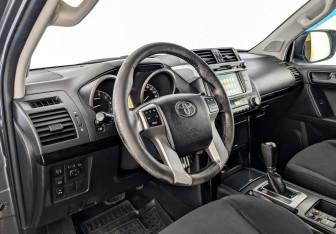 Подержанный автомобиль Toyota Land Cruiser Prado 2016 года (16 фото)