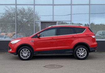 Подержанный автомобиль Ford Kuga 2014 года (8 фото)