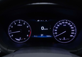 Подержанный автомобиль Hyundai Genesis 2015 года (12 фото)