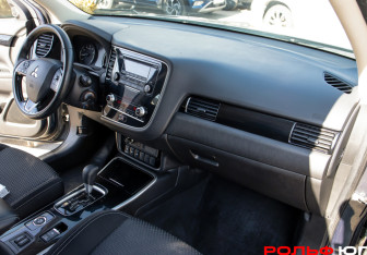 Подержанный автомобиль Mitsubishi Outlander 2021 года (7 фото)