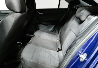 Подержанный автомобиль Skoda Rapid Liftback 2014 года (10 фото)