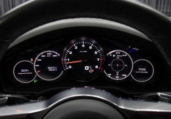 Подержанный автомобиль Porsche Cayenne 2019 года (13 фото)