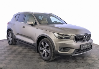 Подержанный автомобиль Volvo XC40 2021 года (3 фото)