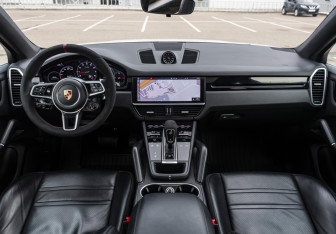 Подержанный автомобиль Porsche Cayenne 2019 года (13 фото)