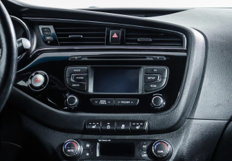 Подержанный автомобиль Kia Ceed Hatchback 2016 года (10 фото)