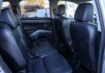 Подержанный автомобиль Citroen C-Crosser 2010 года (11 фото)
