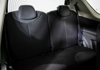 Подержанный автомобиль Peugeot 107 2008 года (9 фото)