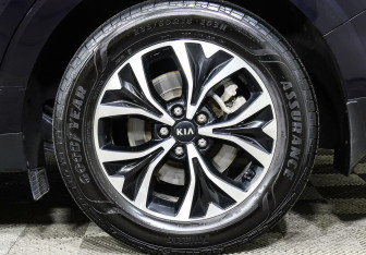 Подержанный автомобиль Kia Carnival 2021 года (7 фото)