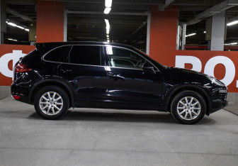 Подержанный автомобиль Porsche Cayenne 2013 года (4 фото)