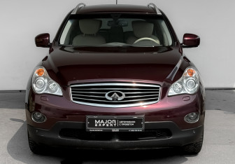 Подержанный автомобиль Infiniti QX50 2014 года (2 фото)
