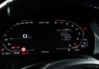 Подержанный автомобиль BMW X5 M 2021 года (11 фото)