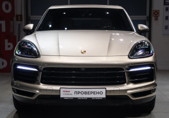 Подержанный автомобиль Porsche Cayenne 2018 года (2 фото)