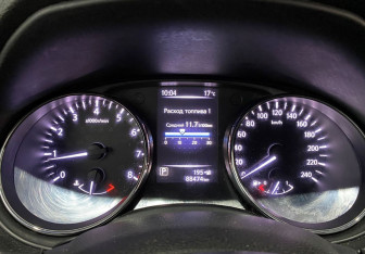 Подержанный автомобиль Nissan X-Trail 2018 года (12 фото)