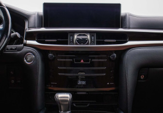 Подержанный автомобиль Lexus LX 2017 года (14 фото)