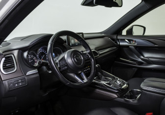 Подержанный автомобиль Mazda CX-9 2017 года (10 фото)
