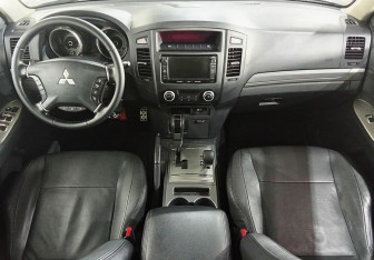 Подержанный автомобиль Mitsubishi Pajero 2013 года (9 фото)