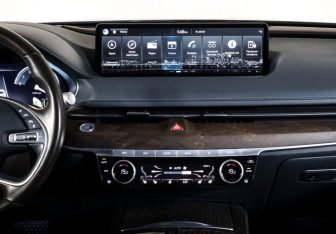 Подержанный автомобиль Genesis G80 2021 года (15 фото)