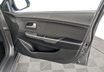 Подержанный автомобиль Kia Rio Sedan 2016 года (24 фото)