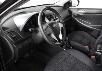 Подержанный автомобиль Hyundai Solaris Sedan 2015 года (5 фото)
