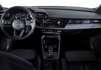 Подержанный автомобиль Audi A3 Hatchback 2021 года (12 фото)