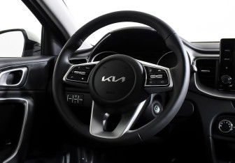 Подержанный автомобиль Kia Ceed Hatchback 2022 года (12 фото)