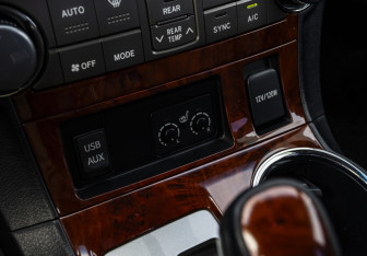Подержанный автомобиль Toyota Highlander 2011 года (15 фото)
