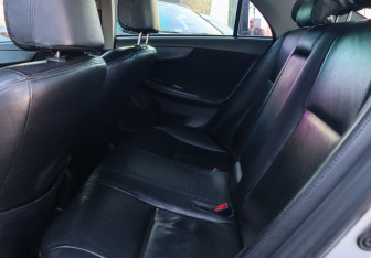 Подержанный автомобиль Toyota Corolla Sedan 2007 года (8 фото)