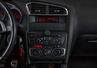 Подержанный автомобиль Citroen C4 Hatchback 2011 года (18 фото)