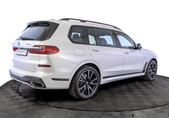 Подержанный автомобиль BMW X7 2020 года (5 фото)