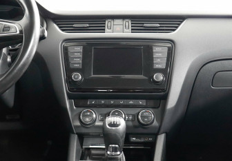 Подержанный автомобиль Skoda Octavia Liftback 2014 года (8 фото)