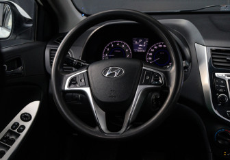 Подержанный автомобиль Hyundai Solaris Sedan 2013 года (13 фото)