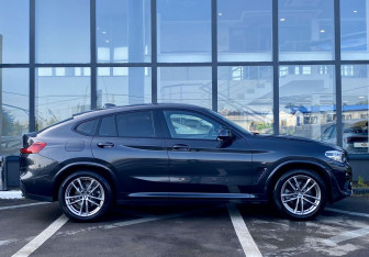 Подержанный автомобиль BMW X4 2019 года (4 фото)