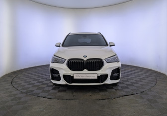 Подержанный автомобиль BMW X1 2021 года (2 фото)