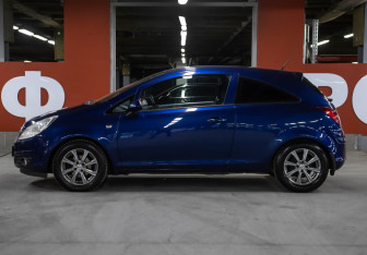 Подержанный автомобиль Opel Corsa 2008 года (8 фото)