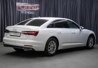 Подержанный автомобиль Audi A6 Sedan 2021 года (5 фото)