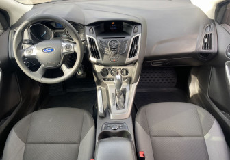 Подержанный автомобиль Ford Focus Wagon 2013 года (10 фото)
