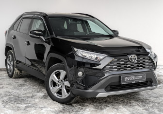 Подержанный автомобиль Toyota RAV4 2021 года (3 фото)