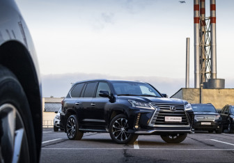 Подержанный автомобиль Lexus LX 2016 года (3 фото)