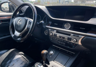 Подержанный автомобиль Lexus ES 2014 года (9 фото)