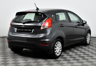 Подержанный автомобиль Ford Fiesta Hatchback 2016 года (5 фото)