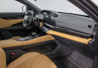 Подержанный автомобиль Changan UNI-V 2023 года (9 фото)