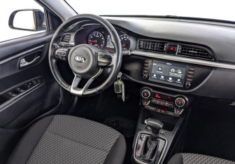 Подержанный автомобиль Kia Rio Sedan 2019 года (27 фото)
