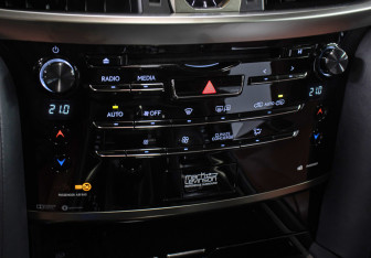 Подержанный автомобиль Lexus LX 2018 года (17 фото)