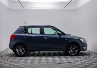 Подержанный автомобиль Skoda Fabia Hatchback 2012 года (4 фото)