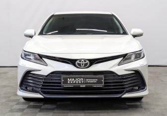 Подержанный автомобиль Toyota Camry Sedan 2021 года (2 фото)