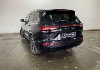 Подержанный автомобиль AITO M7 2023 года (7 фото)