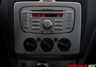 Подержанный автомобиль Ford Focus Sedan 2009 года (13 фото)
