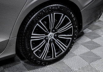 Подержанный автомобиль Volvo S60 2019 года (15 фото)