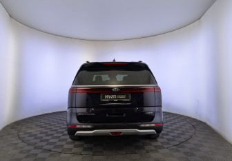 Подержанный автомобиль Kia Carnival 2021 года (6 фото)