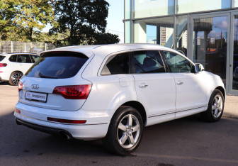 Подержанный автомобиль Audi Q7 2012 года (4 фото)